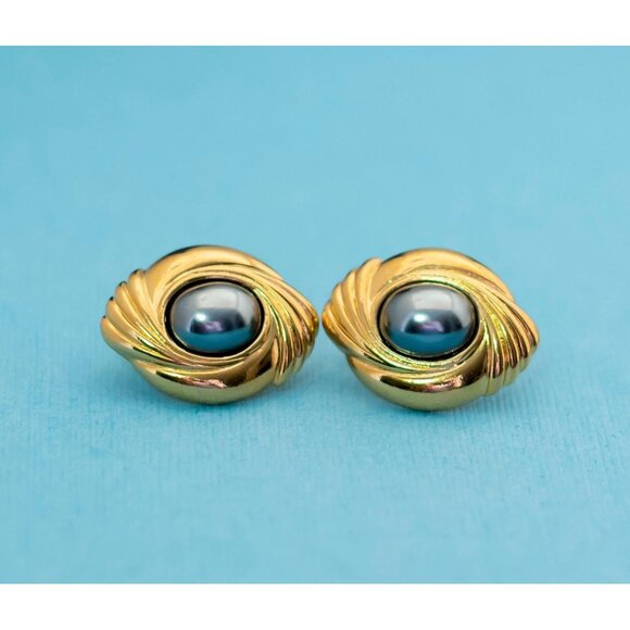 Vintage Goddess Eyes Clip On Earrings by Avon - N14 - Picture 1 of 3